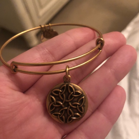 ⭐️Endless Knot Alex & Ani Bracelet⭐️ - Picture 1 of 3